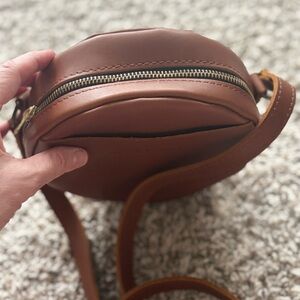 New Portland Leather Circle Crossbody Bag small/medium camel coniac purse